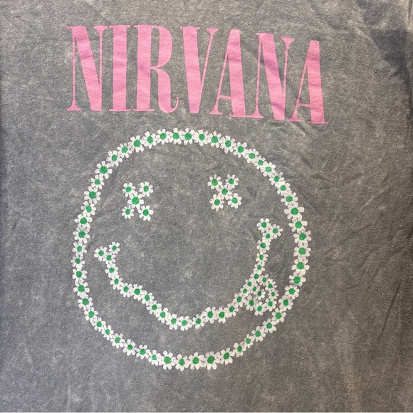 Nirvana Daisy Smiley Face Graphic Tee – Gray Pink Band T-Shirt Size L - Picture 2 of 6